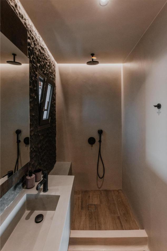 executive_suite_private_jacuzzi_1