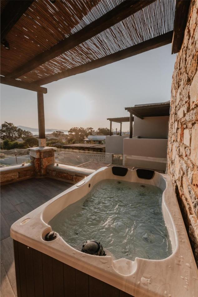 executive_suite_private_jacuzzi_20