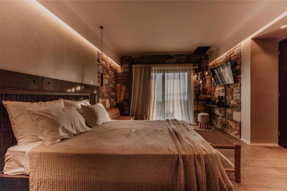 executive_suite_private_jacuzzi_26